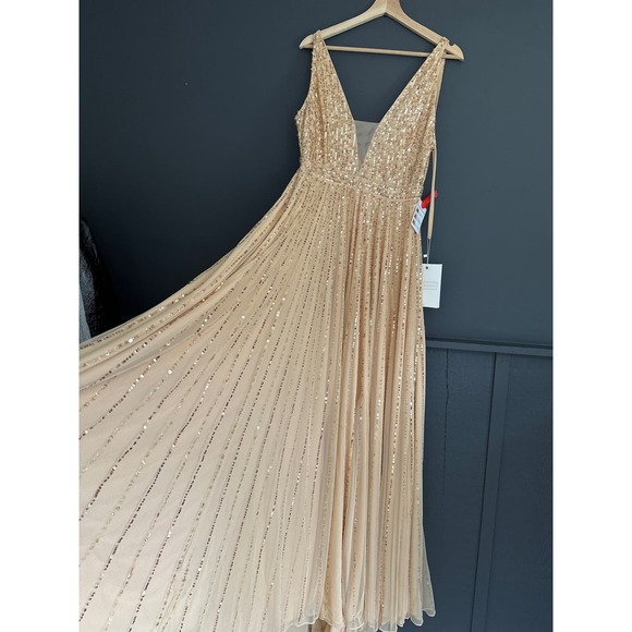 Mac Duggal Sequin Plunge Neck Maxi Evening Gown in Sunset NEW Size 6 - Picture 5 of 16
